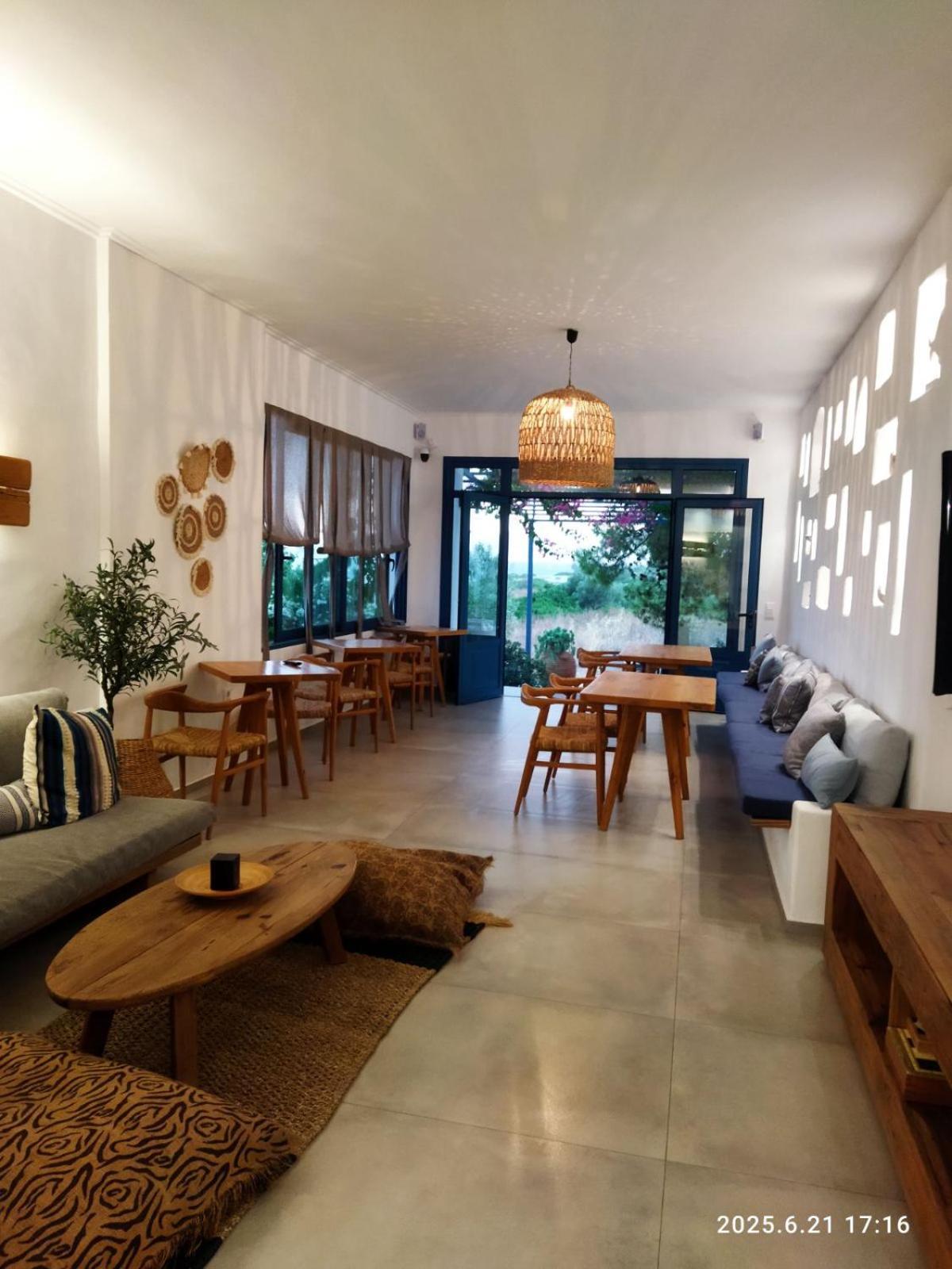 Otel Flisvos 2*